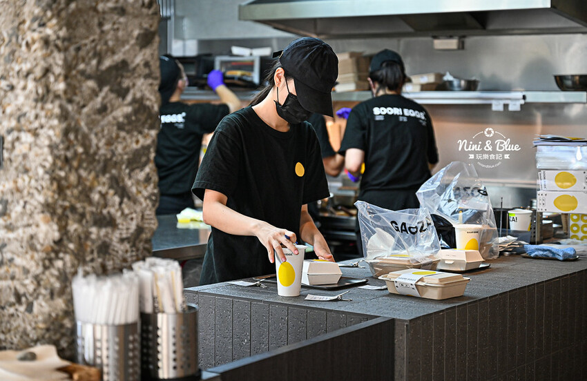 SOORI EGGS 酥力蛋餅 | 台中西屯酥皮蛋餅、肉蛋吐司，台灣傳統美食也能變成時髦早餐咖啡館 @Nini and Blue  玩樂食記