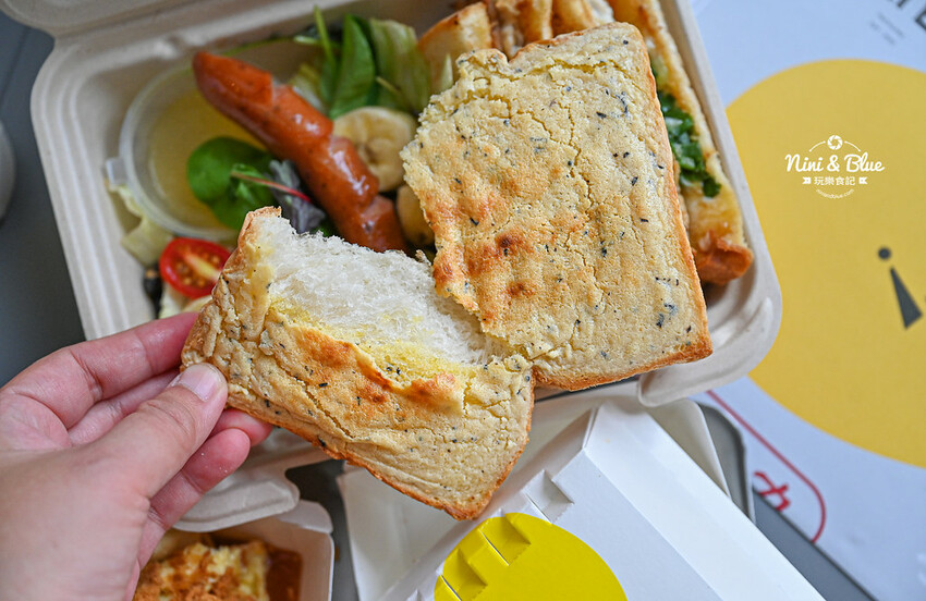 SOORI EGGS 酥力蛋餅 | 台中西屯酥皮蛋餅、肉蛋吐司，台灣傳統美食也能變成時髦早餐咖啡館 @Nini and Blue  玩樂食記