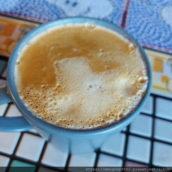 Olo bakery 歐樂麵包店-麵包一出爐就秒殺，咖啡、日月潭紅茶都有的披薩店