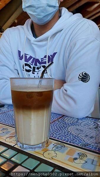 Olo bakery 歐樂麵包店-麵包一出爐就秒殺，咖啡、日月潭紅茶都有的披薩店