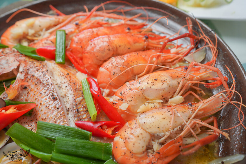 屏東美食|屏東景點《黃金蝦無毒泰國蝦餐廳》吃泰國蝦料理~免費玩旋轉木馬、小火車,親子友善餐廳 @緹雅瑪 美食旅遊趣