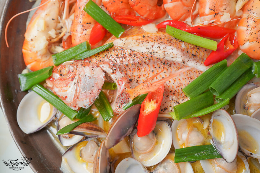 屏東美食|屏東景點《黃金蝦無毒泰國蝦餐廳》吃泰國蝦料理~免費玩旋轉木馬、小火車,親子友善餐廳 @緹雅瑪 美食旅遊趣