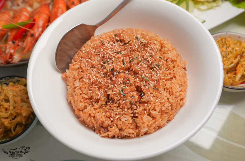 屏東美食|屏東景點《黃金蝦無毒泰國蝦餐廳》吃泰國蝦料理~免費玩旋轉木馬、小火車,親子友善餐廳 @緹雅瑪 美食旅遊趣