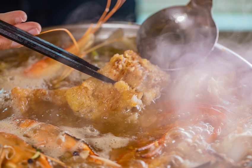 屏東泰國蝦料理專賣店X泰國蝦創意料理 寵物友善親子餐廳 旋轉木馬 軌道小火車 -黃金蝦無毒泰國蝦