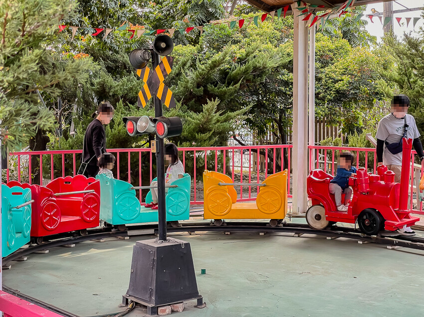 屏東泰國蝦料理專賣店X泰國蝦創意料理 寵物友善親子餐廳 旋轉木馬 軌道小火車 -黃金蝦無毒泰國蝦