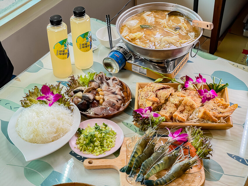 屏東泰國蝦料理專賣店X泰國蝦創意料理 寵物友善親子餐廳 旋轉木馬 軌道小火車 -黃金蝦無毒泰國蝦