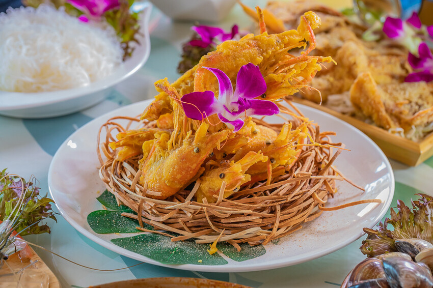 屏東泰國蝦料理專賣店X泰國蝦創意料理 寵物友善親子餐廳 旋轉木馬 軌道小火車 -黃金蝦無毒泰國蝦