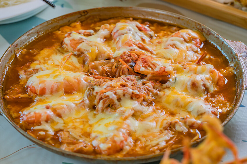 屏東泰國蝦料理專賣店X泰國蝦創意料理 寵物友善親子餐廳 旋轉木馬 軌道小火車 -黃金蝦無毒泰國蝦