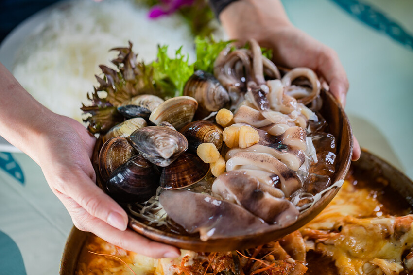 屏東泰國蝦料理專賣店X泰國蝦創意料理 寵物友善親子餐廳 旋轉木馬 軌道小火車 -黃金蝦無毒泰國蝦