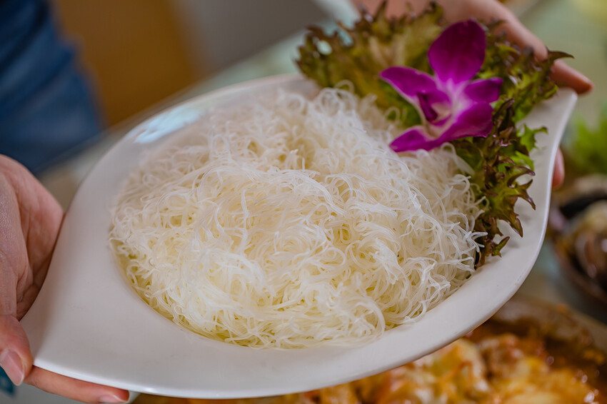 屏東泰國蝦料理專賣店X泰國蝦創意料理 寵物友善親子餐廳 旋轉木馬 軌道小火車 -黃金蝦無毒泰國蝦