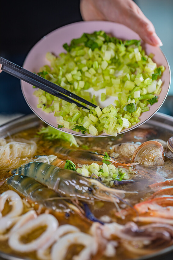 屏東泰國蝦料理專賣店X泰國蝦創意料理 寵物友善親子餐廳 旋轉木馬 軌道小火車 -黃金蝦無毒泰國蝦