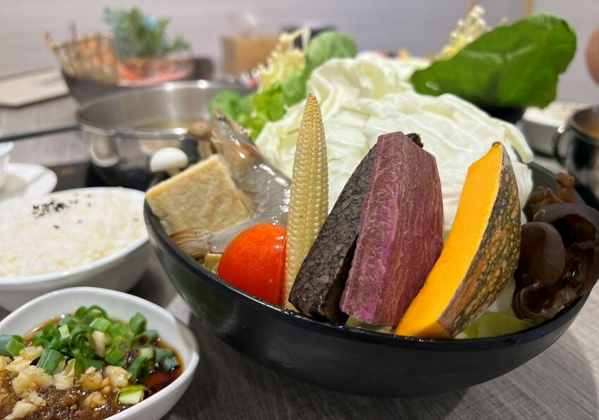 樂釜Love Hot Pot 極上鍋物-府中店｜板橋火鍋推薦｜極高CP值、食材新鮮量多，讓你吃飽又滿足，絕對可以再來