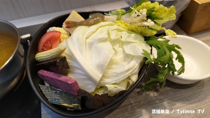 【新北板橋美食】樂釜Love Hot Pot極上鍋物 | 火鍋搭配超大肉盤、生猛海鮮