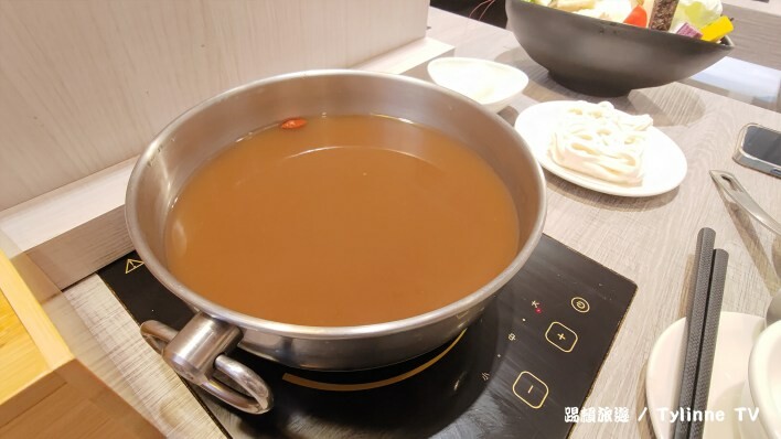 【新北板橋美食】樂釜Love Hot Pot極上鍋物 | 火鍋搭配超大肉盤、生猛海鮮