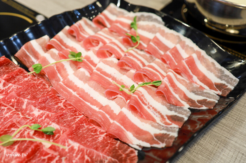 板橋火鍋推薦》樂釜LOVE JOT POT極上鍋物板橋店 府中美食 高品質新鮮好吃 鍋底選擇豐富 還有冰淇淋吃到飽！ - 蘇菲漫旅