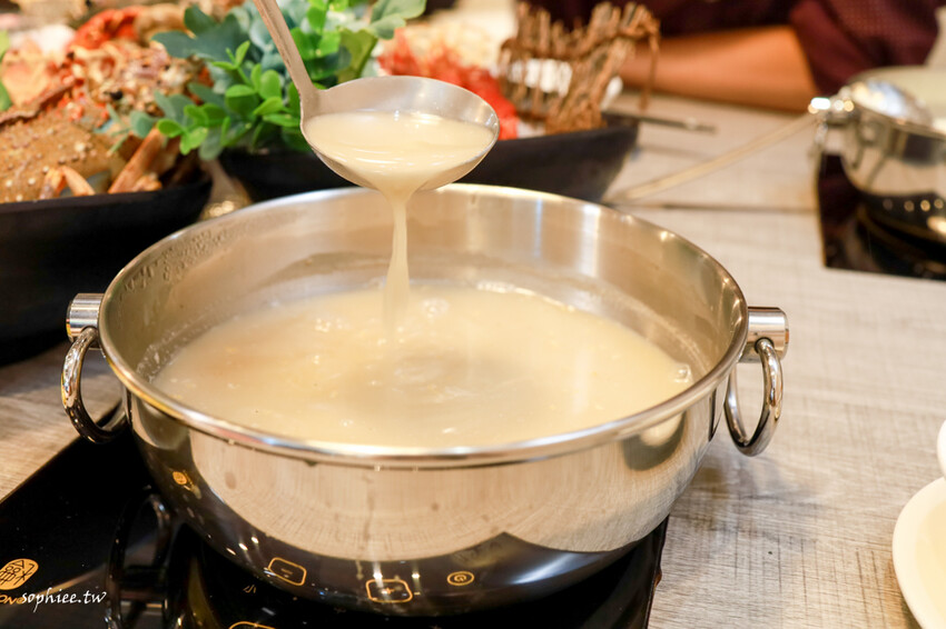 板橋火鍋推薦》樂釜LOVE JOT POT極上鍋物板橋店 府中美食 高品質新鮮好吃 鍋底選擇豐富 還有冰淇淋吃到飽！ - 蘇菲漫旅