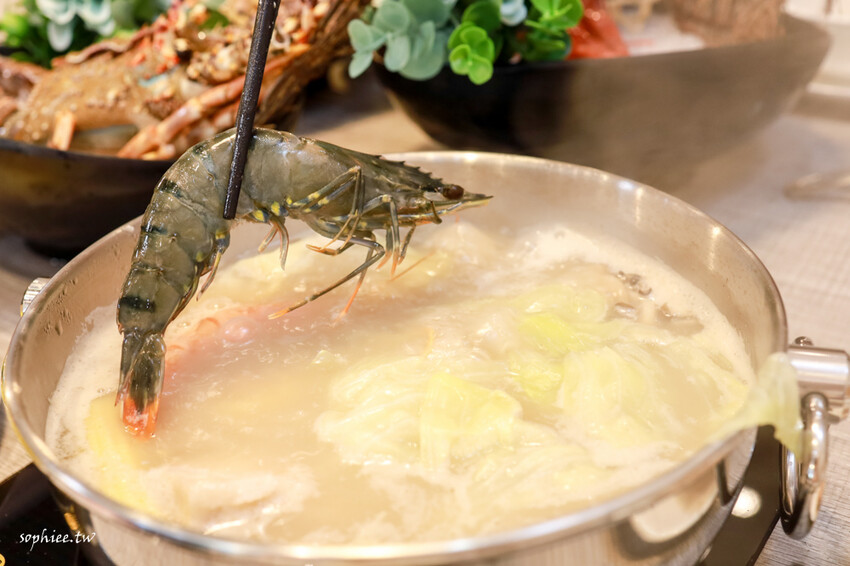 板橋火鍋推薦》樂釜LOVE JOT POT極上鍋物板橋店 府中美食 高品質新鮮好吃 鍋底選擇豐富 還有冰淇淋吃到飽！ - 蘇菲漫旅