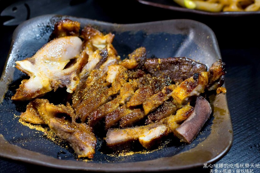 高雄前金︱賣烤魚的　獨家甜辣肥鮮廣西烤魚、南寧老友粉與特色烤串，想擁有美滋滋的夜晚就趕緊預約吧！