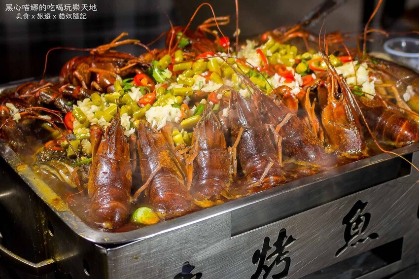 高雄前金︱賣烤魚的　獨家甜辣肥鮮廣西烤魚、南寧老友粉與特色烤串，想擁有美滋滋的夜晚就趕緊預約吧！