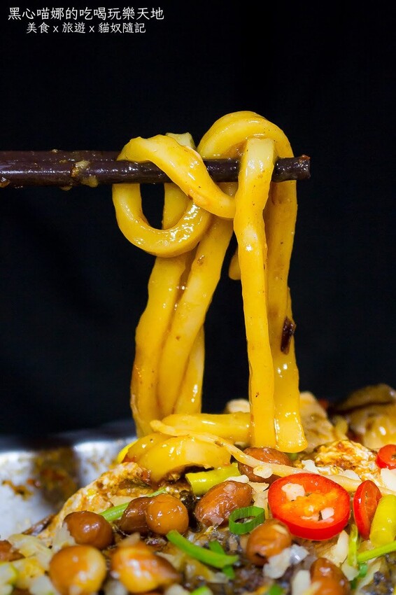 高雄前金︱賣烤魚的　獨家甜辣肥鮮廣西烤魚、南寧老友粉與特色烤串，想擁有美滋滋的夜晚就趕緊預約吧！