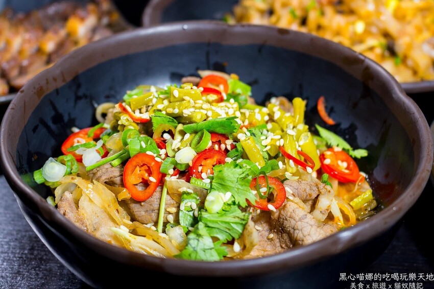 高雄前金︱賣烤魚的　獨家甜辣肥鮮廣西烤魚、南寧老友粉與特色烤串，想擁有美滋滋的夜晚就趕緊預約吧！