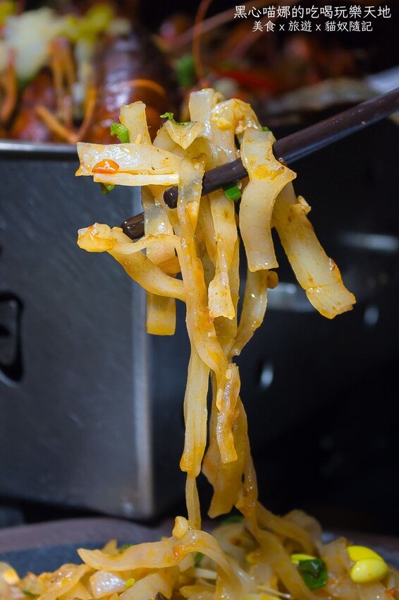 高雄前金︱賣烤魚的　獨家甜辣肥鮮廣西烤魚、南寧老友粉與特色烤串，想擁有美滋滋的夜晚就趕緊預約吧！