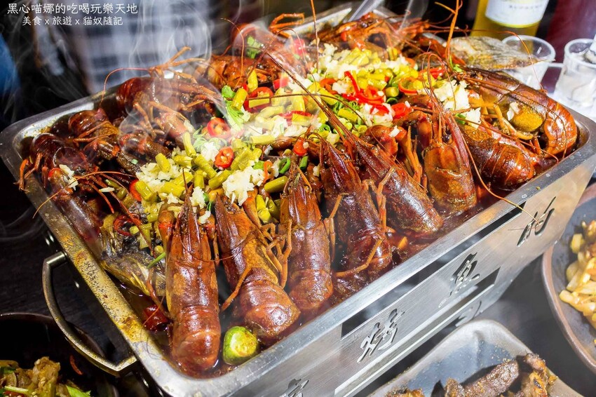 高雄前金︱賣烤魚的　獨家甜辣肥鮮廣西烤魚、南寧老友粉與特色烤串，想擁有美滋滋的夜晚就趕緊預約吧！