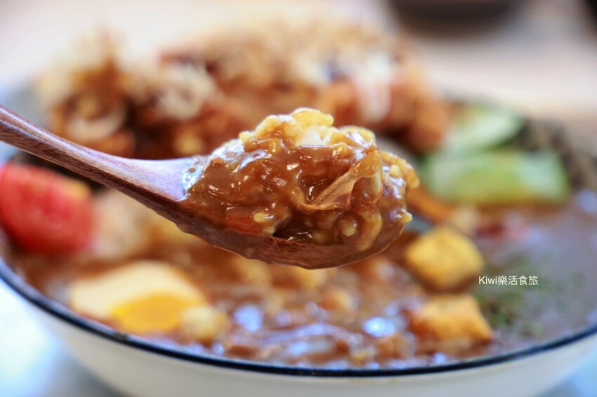 埔里美食︱山上山下咖哩飯專賣店，黃金炸豬排咖哩飯、山上秘滷牛腱套餐.妮娜巧克力夢想城堡旁