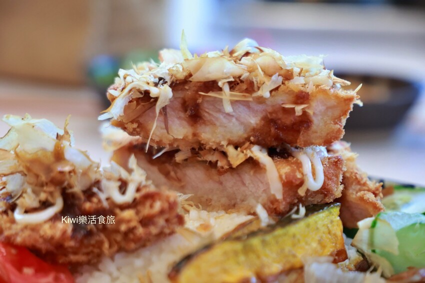 埔里美食︱山上山下咖哩飯專賣店，黃金炸豬排咖哩飯、山上秘滷牛腱套餐.妮娜巧克力夢想城堡旁