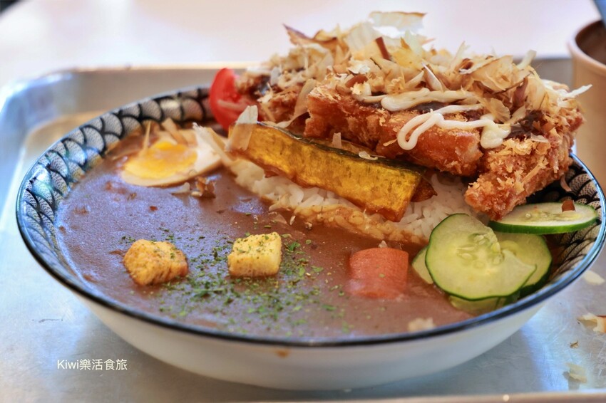 埔里美食︱山上山下咖哩飯專賣店，黃金炸豬排咖哩飯、山上秘滷牛腱套餐.妮娜巧克力夢想城堡旁