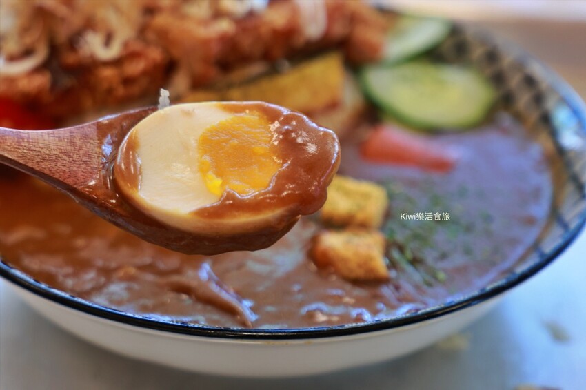 埔里美食︱山上山下咖哩飯專賣店，黃金炸豬排咖哩飯、山上秘滷牛腱套餐.妮娜巧克力夢想城堡旁