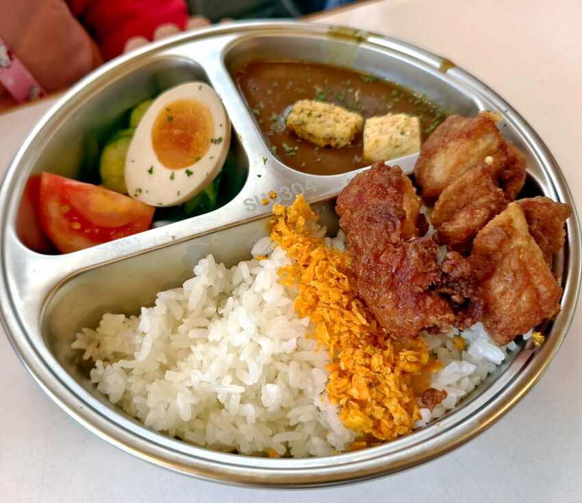 【埔里】山上山下咖哩飯．平日也排隊的超人氣咖哩飯!