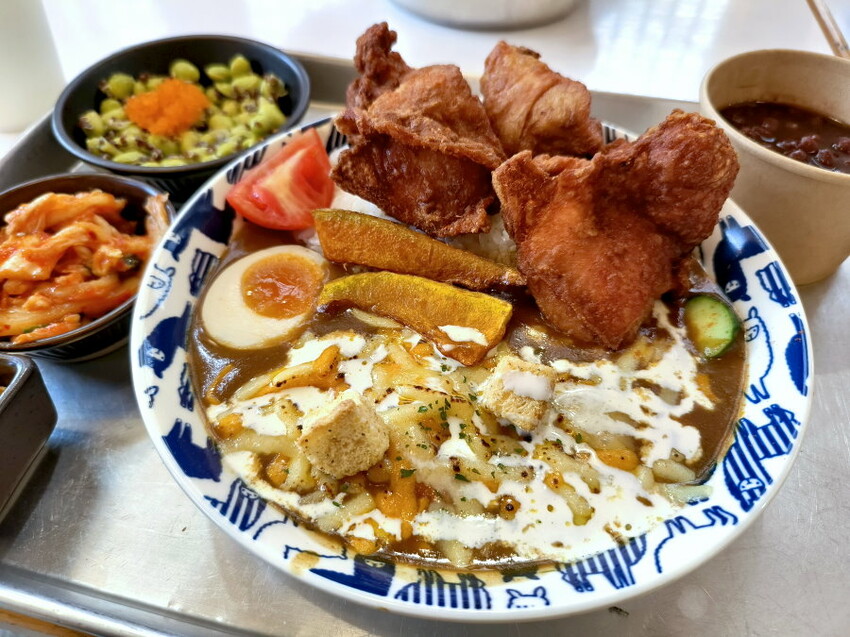 【埔里】山上山下咖哩飯．平日也排隊的超人氣咖哩飯!