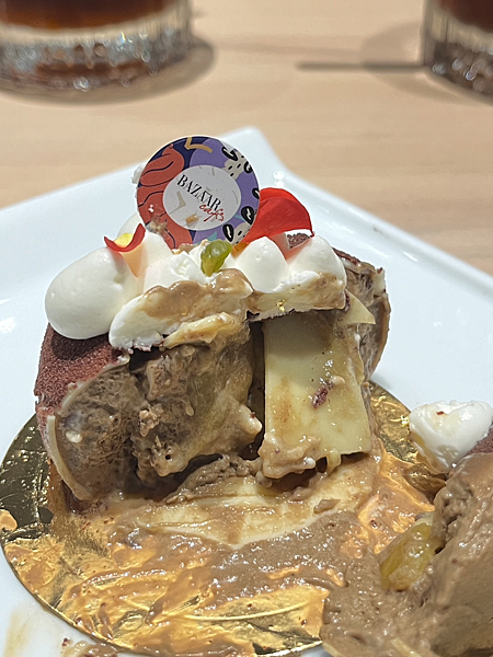 【台北美食】全白圓弧網美咖啡廳|藝術展覽與咖啡的結合|加入特 【台北美食】全白圓弧網美咖啡廳|藝術展覽與咖啡的結合|加入特