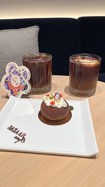 【台北美食】全白圓弧網美咖啡廳|藝術展覽與咖啡的結合|加入特 【台北美食】全白圓弧網美咖啡廳|藝術展覽與咖啡的結合|加入特