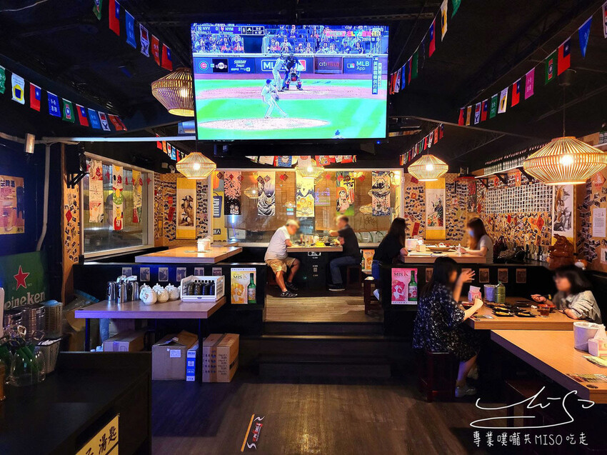 【台北桶仔雞】老爺有隻雞忠孝復興總店 ➤ 桶仔雞一隻399！生啤酒買一送一！金黃焦脆的外皮與香嫩多汁的雞肉