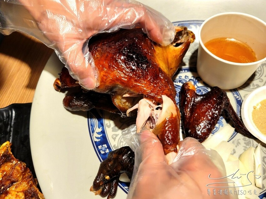 【台北桶仔雞】老爺有隻雞忠孝復興總店 ➤ 桶仔雞一隻399！生啤酒買一送一！金黃焦脆的外皮與香嫩多汁的雞肉