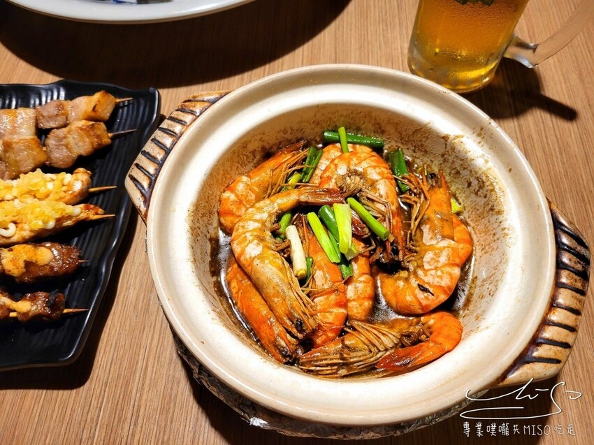 【台北桶仔雞】老爺有隻雞忠孝復興總店 ➤ 桶仔雞一隻399！生啤酒買一送一！金黃焦脆的外皮與香嫩多汁的雞肉