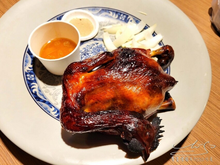 【台北桶仔雞】老爺有隻雞忠孝復興總店 ➤ 桶仔雞一隻399！生啤酒買一送一！金黃焦脆的外皮與香嫩多汁的雞肉