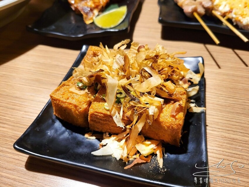 【台北桶仔雞】老爺有隻雞忠孝復興總店 ➤ 桶仔雞一隻399！生啤酒買一送一！金黃焦脆的外皮與香嫩多汁的雞肉