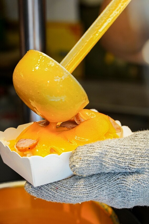 高雄美食|瑞豐夜市現烤馬鈴薯淋上起司醬太銷魂了~滿滿餡料超有飽足感/薯寶寶超濃起司馬鈴薯