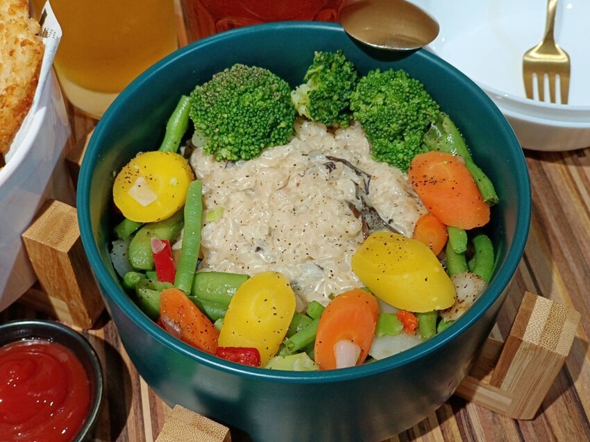 【新北.新店】貓谷餐廳。50隻貓咪坐鎮享受滿山滿谷的貓咪包圍美好感受。需提早一個月預約付訂金