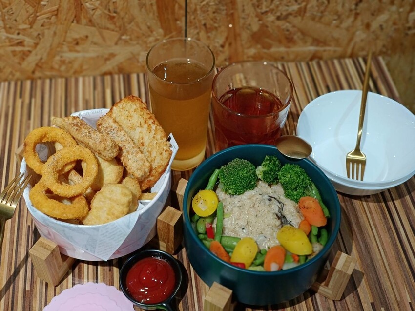 【新北.新店】貓谷餐廳。50隻貓咪坐鎮享受滿山滿谷的貓咪包圍美好感受。需提早一個月預約付訂金