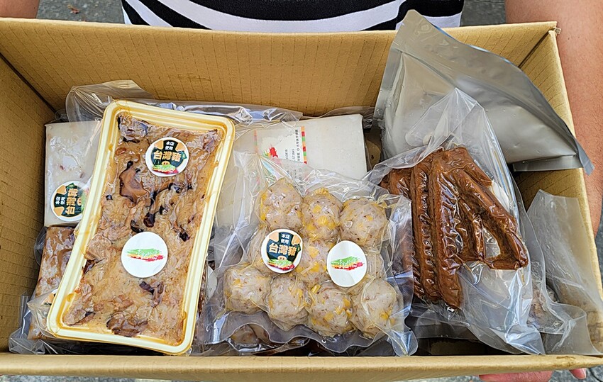 台中李記珍愛美食 | 古早味手作蘿蔔糕，純米漿製作，回購率超高的國民小吃。滷鴨翅、油雞、珍珠丸也很推呦。