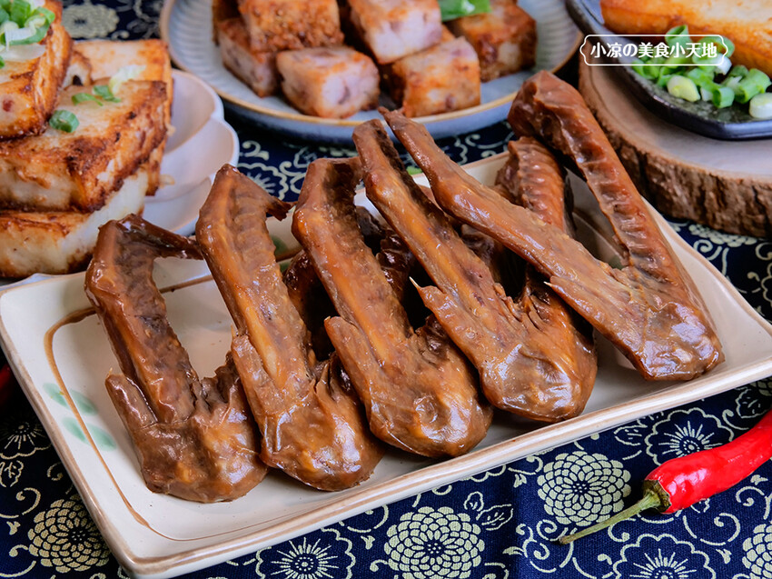 台中李記珍愛美食 | 古早味手作蘿蔔糕，純米漿製作，回購率超高的國民小吃。滷鴨翅、油雞、珍珠丸也很推呦。