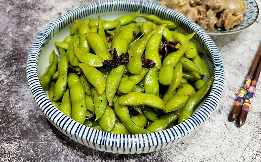 台中李記珍愛美食 | 古早味手作蘿蔔糕，純米漿製作，回購率超高的國民小吃。滷鴨翅、油雞、珍珠丸也很推呦。