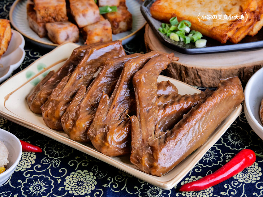 台中李記珍愛美食 | 古早味手作蘿蔔糕，純米漿製作，回購率超高的國民小吃。滷鴨翅、油雞、珍珠丸也很推呦。