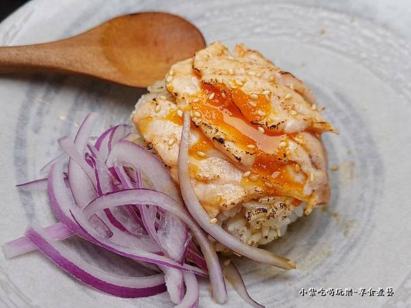 炙燒鮭魚丼飯-火之舞桃園店 (1).jpg