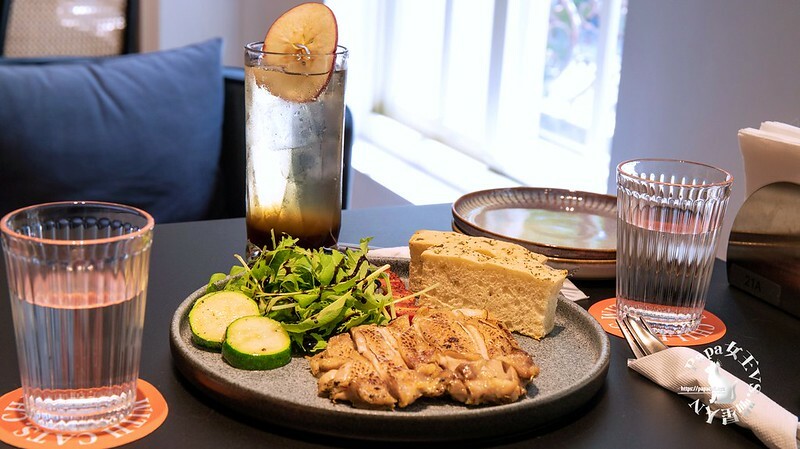 台中西屯｜咖啡  MEOW CAFE 喵屋專業咖啡 顏質兼具網美系貓咪咖啡館  貓控必訪!