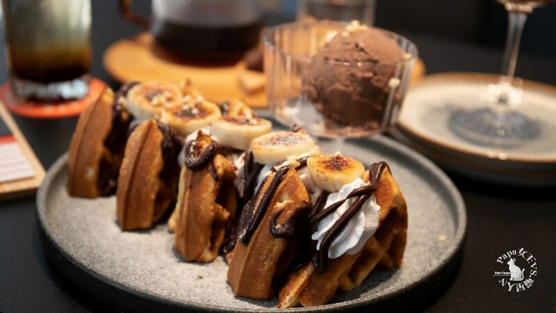 台中西屯｜咖啡  MEOW CAFE 喵屋專業咖啡 顏質兼具網美系貓咪咖啡館  貓控必訪!